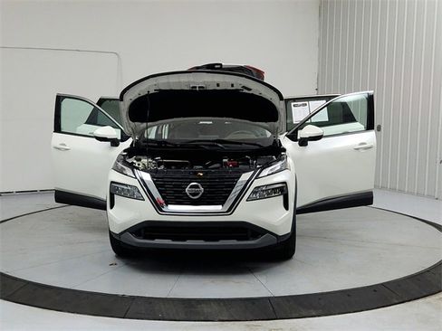 Used 2021 Nissan Rogue SV w/ Premium Package image 10