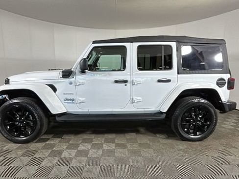 Used 2022 Jeep Wrangler Unlimited Sahara AWD/4WD image 6