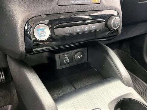 Certified 2025 Ford Escape SE FWD image 32