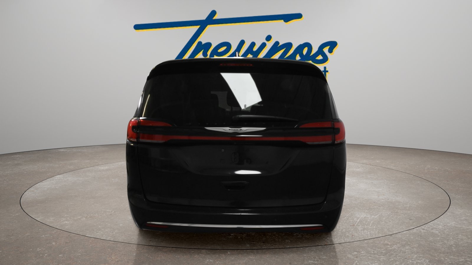Used 2023 Chrysler Pacifica Touring-L FWD image 10