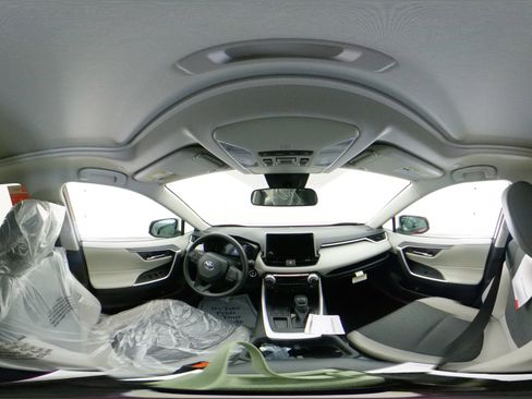 New 2025 Toyota RAV4 XLE image 33