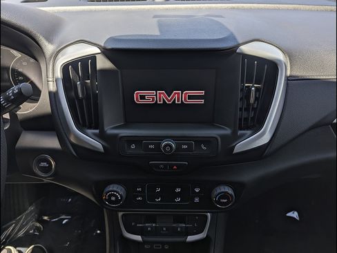 Used 2024 GMC Terrain SLE FWD image 28