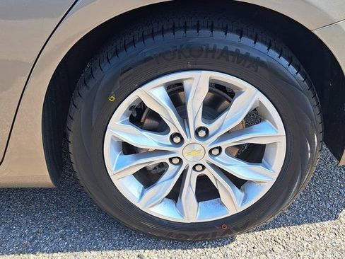 Used 2022 Chevrolet Malibu LT FWD image 32