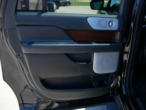 Used 2023 Lincoln Navigator L Reserve AWD/4WD image 24