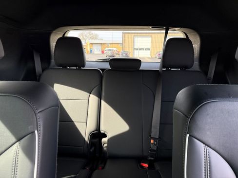 Used 2025 Buick Enclave Preferred AWD/4WD image 36