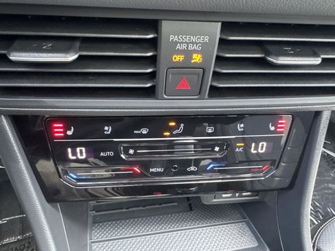 Used 2025 Volkswagen Jetta SEL FWD image 19