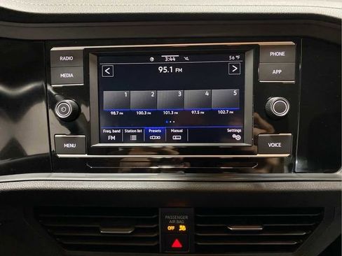 Used 2022 Volkswagen Jetta SE image 20