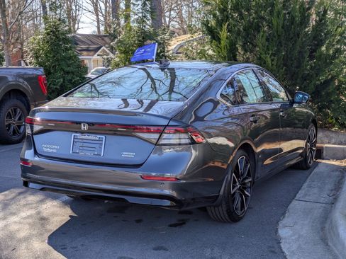 Used 2025 Honda Accord Touring image 3