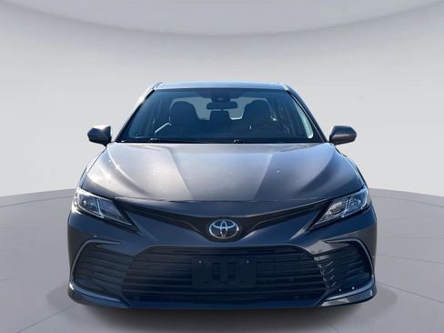 Used 2021 Toyota Camry LE image 9