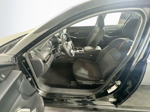 Used 2025 Nissan Sentra SR FWD image 13