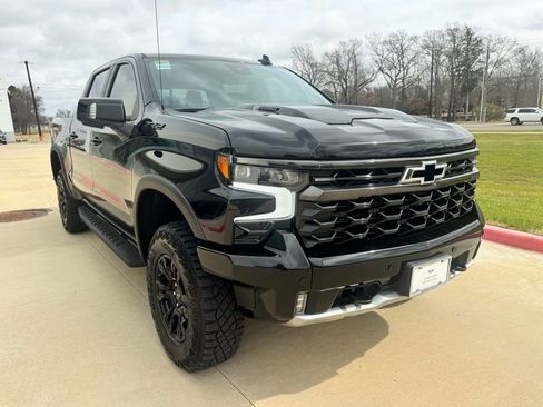 Used 2025 Chevrolet Silverado 1500 ZR2 w/ Technology Package image 7