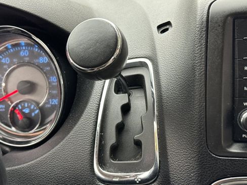 Used 2013 Chrysler Town & Country Touring image 18