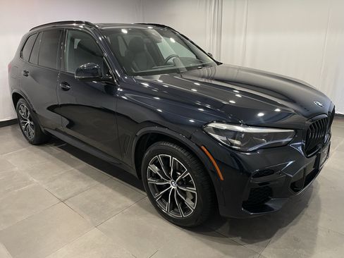 Used 2022 BMW X5 xDrive40i w/ M Sport Package AWD/4WD image 3