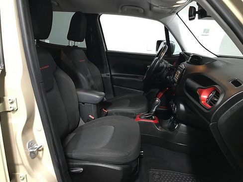 Used 2016 Jeep Renegade Trailhawk image 14