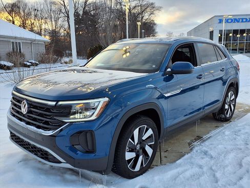 Used 2025 Volkswagen Atlas Cross Sport SE image 3
