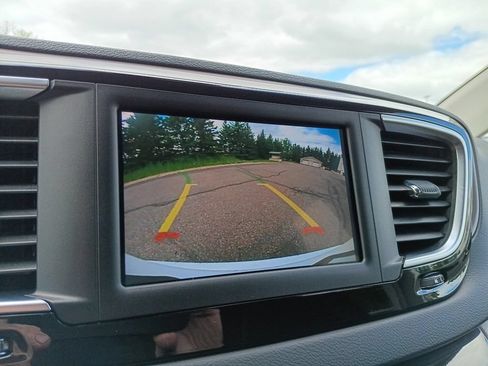 Used 2023 Chrysler Voyager LX FWD image 7