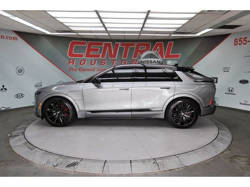 Used 2026 Cadillac Lyriq V w/ Exterior Carbon Fiber Package AWD/4WD image 3