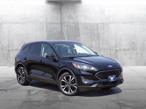 Certified 2022 Ford Escape SE w/ SE Sport Appearance Package FWD image 2