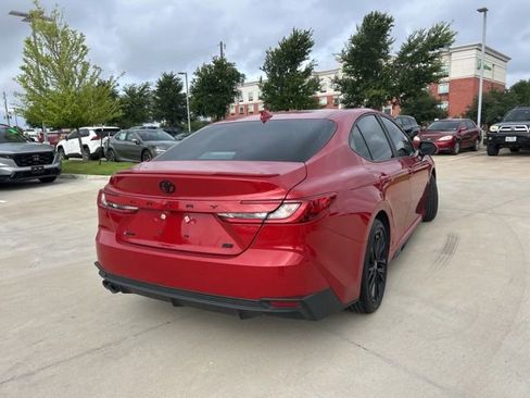 Used 2025 Toyota Camry SE w/ Convenience Package FWD image 3