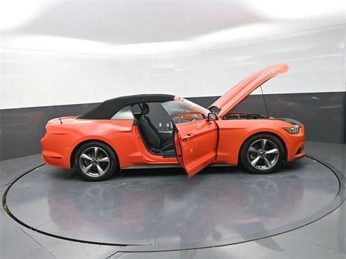 Used 2015 Ford Mustang Convertible w/ Equipment Group 051A image 32