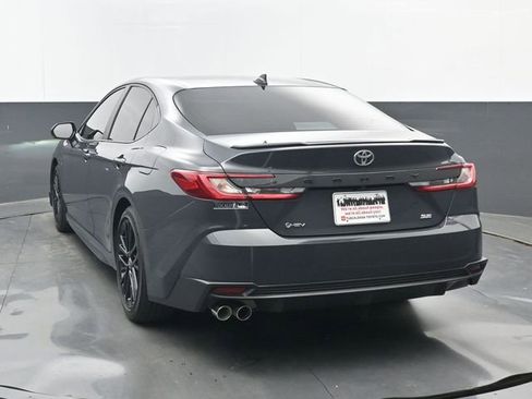 Used 2025 Toyota Camry SE image 4