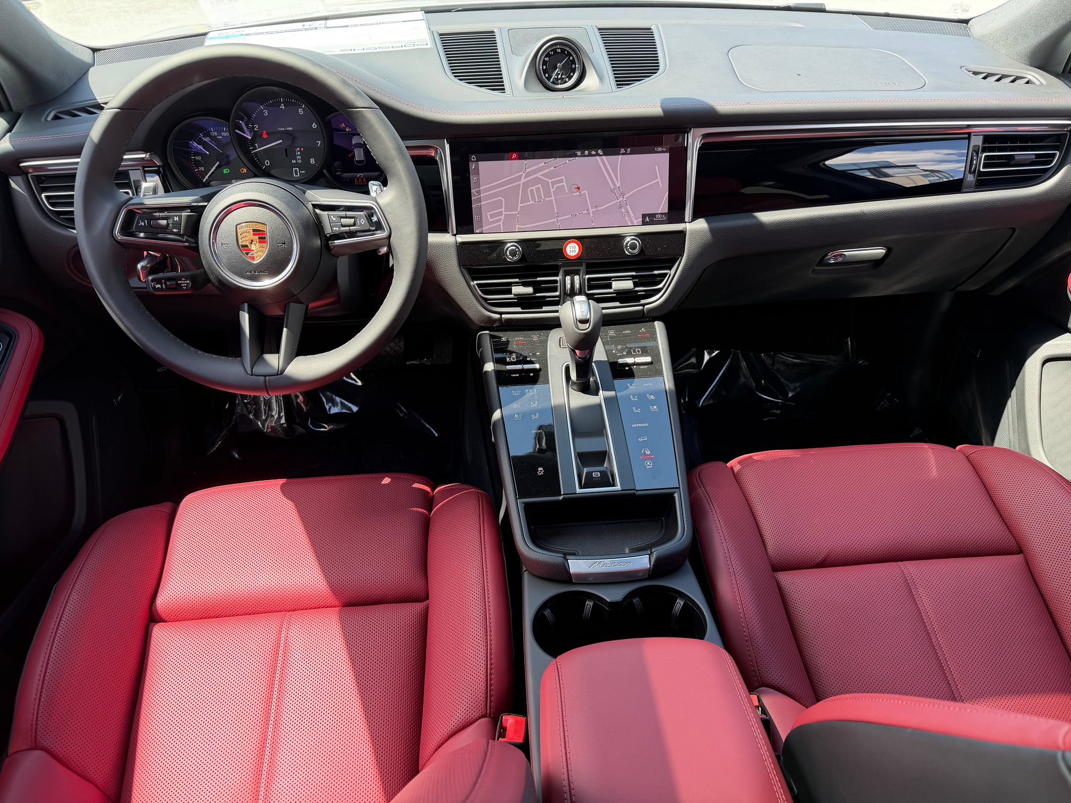 Certified 2026 Porsche Macan AWD/4WD image 24