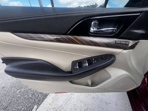 Used 2017 Nissan Maxima Platinum FWD image 17