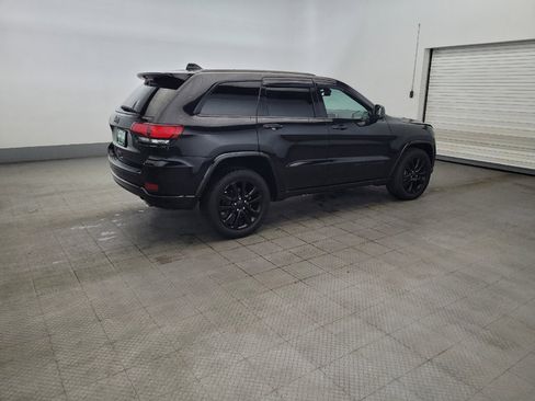 Used 2017 Jeep Grand Cherokee Altitude AWD/4WD image 10