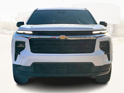 Used 2024 Chevrolet Traverse LS image 2