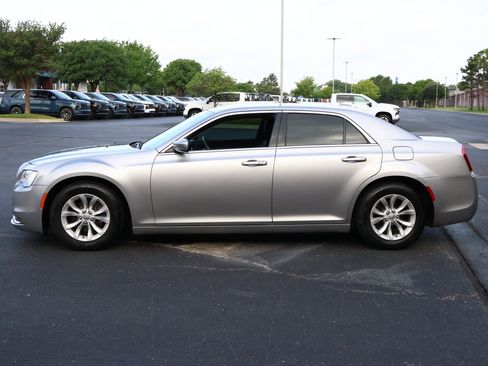 Used 2015 Chrysler 300 Limited w/ Driver Convenience Group RWD image 27