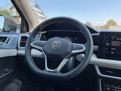 New 2025 Volkswagen Taos SE image 19