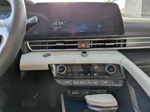 Used 2025 Hyundai Elantra Limited image 19