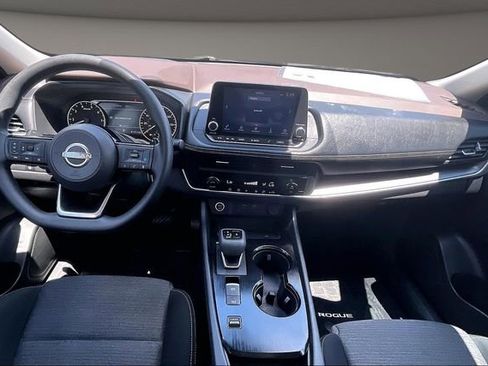 Used 2023 Nissan Rogue SV FWD image 14