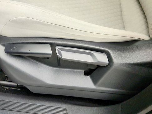 Used 2018 Volkswagen Tiguan S FWD image 11