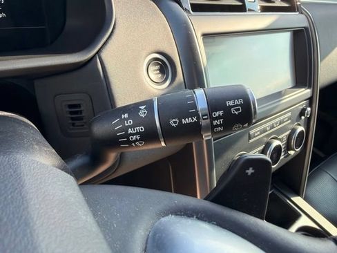 Used 2020 Land Rover Discovery Landmark AWD/4WD image 36