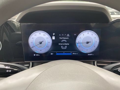 Used 2024 Hyundai Elantra SEL FWD image 11