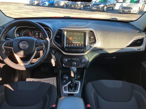 Used 2016 Jeep Cherokee Latitude w/ Cold Weather Group image 17