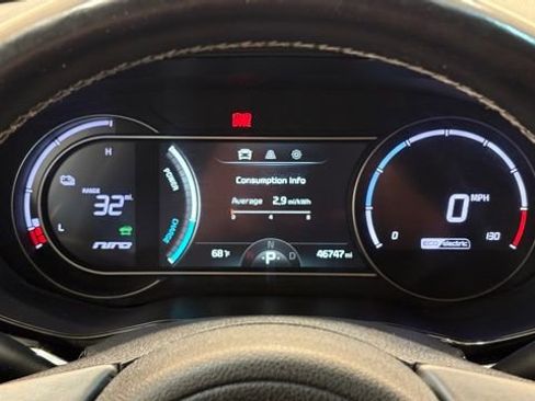 Used 2021 Kia Niro EX w/ Cold Weather Package FWD image 32