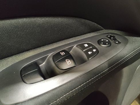 Used 2017 Nissan Pathfinder SV AWD/4WD image 27