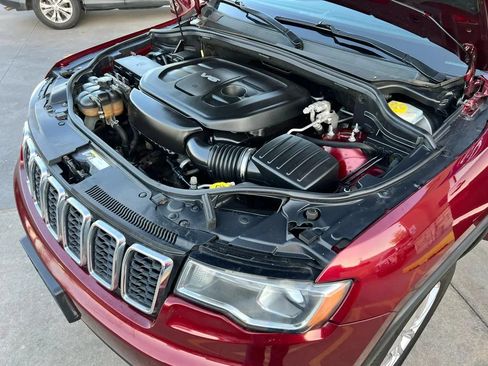 Used 2018 Jeep Grand Cherokee Laredo RWD image 33