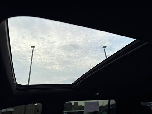 Used 2021 Chevrolet Suburban High Country image 25