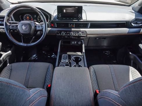 Used 2025 Honda Pilot Sport image 11