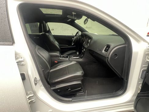 Used 2020 Dodge Charger SXT w/ Leather Interior Group RWD image 31