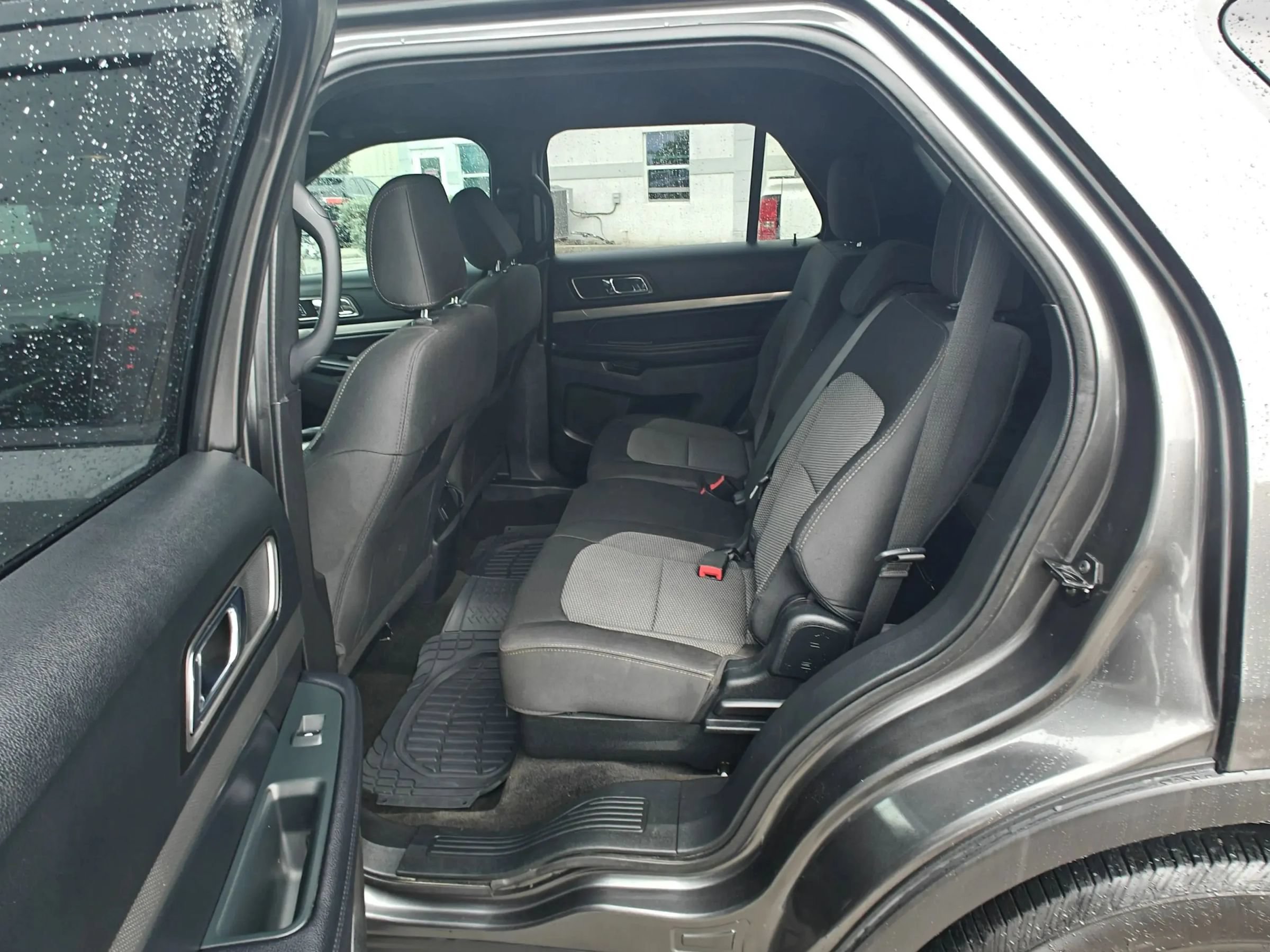 Used 2018 Ford Explorer XLT w/ Class II Trailer Tow Package FWD image 12
