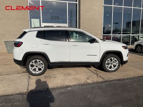 New 2026 Jeep Compass Latitude image 4