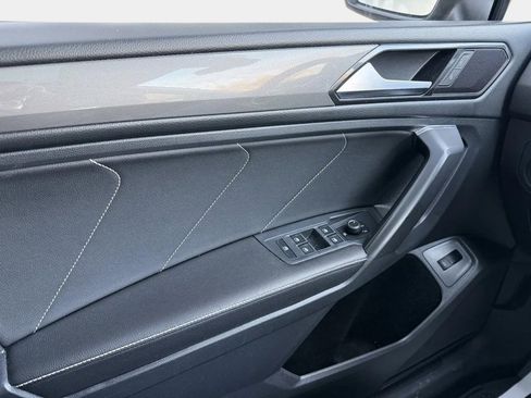 Used 2022 Volkswagen Tiguan SE image 12