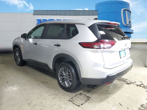 Used 2024 Nissan Rogue S AWD/4WD image 4