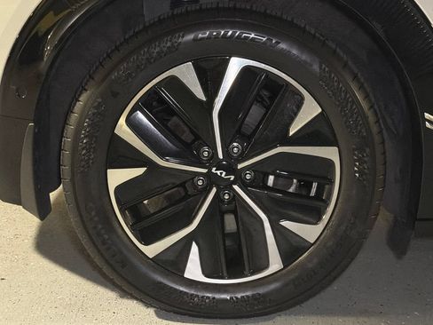 Certified 2024 Kia EV6 Wind w/ Wind Technology Package AWD/4WD image 8