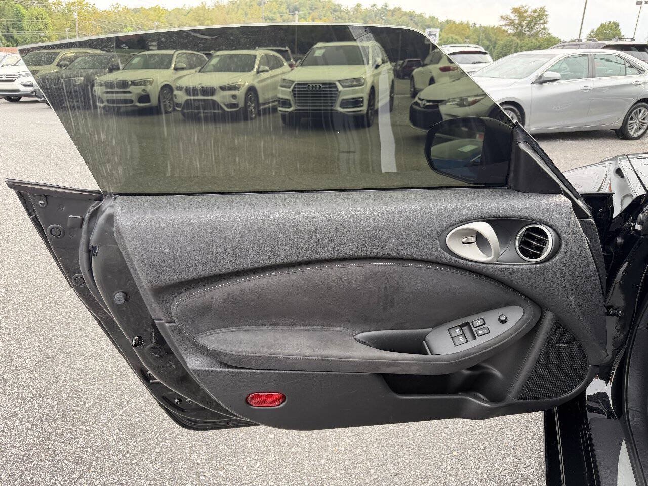 Used 2014 Nissan 370Z Touring w/ Sport Package RWD image 9