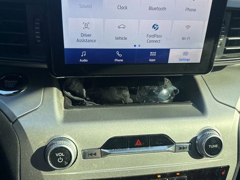 Used 2022 Ford Explorer XLT RWD image 8